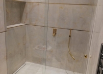 Плъзгаща стъклена душ кабина със златен финиш