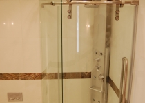 Bended glass shower cabin